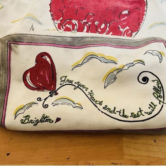 Brighton White and Pink Cityscape Shoulder Bag... Free Your Heart - Picture 5 of 8